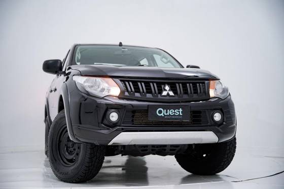 MITSUBISHI L200 TRITON 2.4 16V TURBO DIESEL OUTDOOR GLX CD 4X4 MANUAL MITSUBISHI L200 TRITON 2.4 16V TURBO DIESEL OUTDOOR GLX CD 4X4 MANUAL